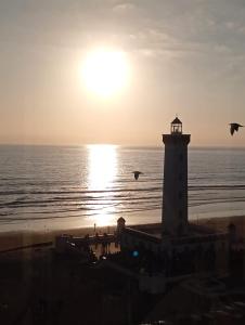 Depto. frente a la playa con hermosa vista al mar y faro La Serena