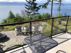Oceanfront 3 acres 4 bed 4 bath private hot tub
