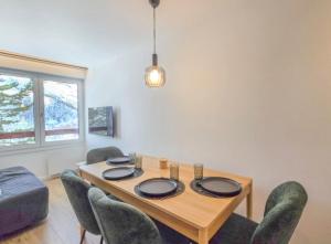 Whole flat few minutes from ski lift-experience mountain Views in Menuire France
