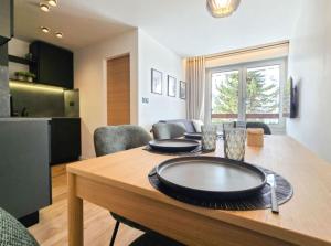 Whole flat few minutes from ski lift-experience mountain Views in Menuire France