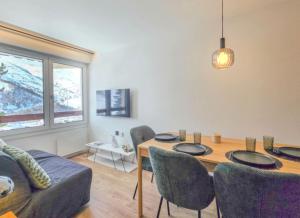 Whole flat few minutes from ski lift-experience mountain Views in Menuire France