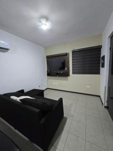 Entire Private House, Near the Airport