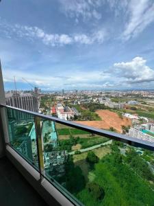 High Floor 32F l City & Distant Sea View l Jomtien