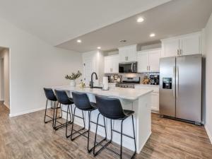 4BR Home, Broken Arrow Extended & Monthly Stays