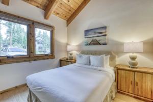 Cozy Studio at Granlibakken Tahoe Resort - Ski-In - Ski-Out with Pool Spa & Minutes from Lake Tahoe