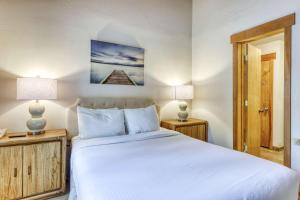 Cozy Studio at Granlibakken Tahoe Resort - Ski-In - Ski-Out with Pool Spa & Minutes from Lake Tahoe
