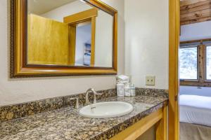 Cozy Studio at Granlibakken Tahoe Resort - Ski-In - Ski-Out with Pool Spa & Minutes from Lake Tahoe