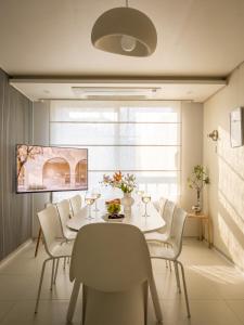 Spacious 4BR Home , Sleeps 10 , Near Dongdaemun