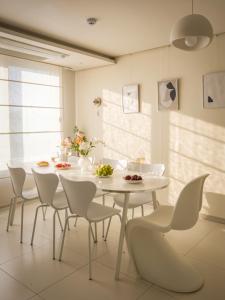 Spacious 4BR Home , Sleeps 10 , Near Dongdaemun
