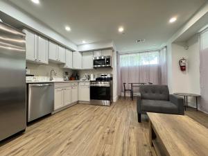 NEW COZY Apartment 2-Bedrooms Easy Parking