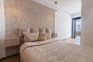 Chic Studio, Balcony & Digital Code in Quartier des Hôpitaux