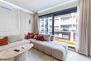 Chic Studio, Balcony & Digital Code in Quartier des Hôpitaux