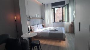 Triple A - Psiri Fruit Market Artistic Studios - FREE Parking