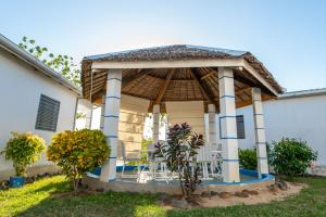 Mangrove Family Lodge