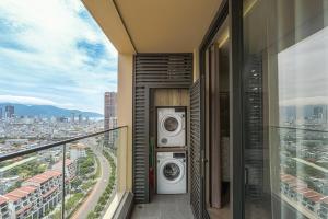 Apartment with Han River View Balcony