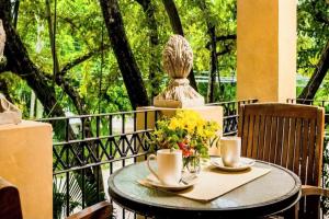 ESQ8 Elegant 3BR Villa Langosta Beach Club Access, Pool and Walk to Beach