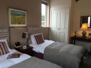 Twin Room room in Taunton House Hotel