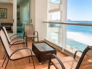 Family 3-Bedroom Oceanfront on the Malecón - CAM901