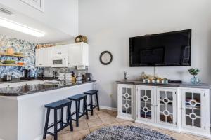 Grand Caribbean 423 by Vacation Homes Collection