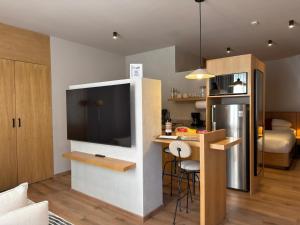 NEW Cozy designer studio in authentic Roma Norte