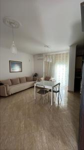 Large and spacious apartment at New Marina 140 meters