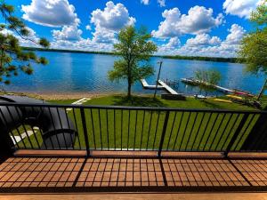 New! Custom Big McDonald Lake Cabin W Pickle Ball