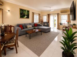 Luxe Homes New Kingston