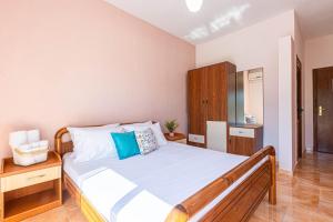Radhima Res 3 - Double Room, Sea View