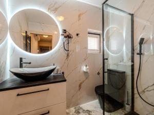 Bra i Premium Apartments with Outdoor Pool and Sauna - Studio Apartment with Balcony