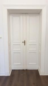 Emerald Art Maison in a Restored Historic Townhouse Riverside Old Town
