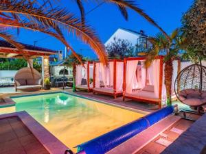 Bra i Premium Apartments with Outdoor Pool and Sauna - Two Bedroom Apartment with Balcony