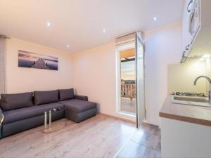 Bra i Premium Apartments with Outdoor Pool and Sauna - Two Bedroom Apartment with Balcony
