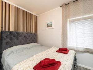 Bra i Premium Apartments with Outdoor Pool and Sauna - Two Bedroom Apartment with Balcony