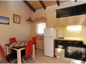 Bra i Premium Apartments with Outdoor Pool and Sauna - Obe Bedroom Apartment with Balcony