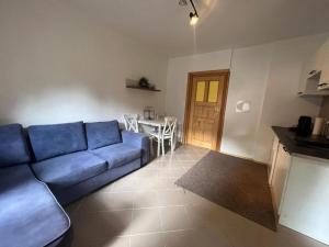 Holiday home with private garden, close to the sea