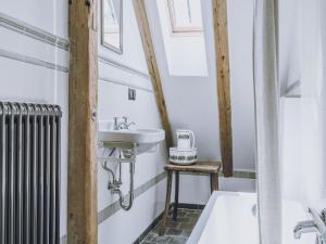 Riverside Flat for Two Guests