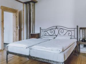 Riverside Flat for Two Guests