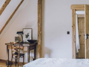 Riverside Flat for Two Guests