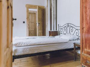 Riverside Flat for Two Guests