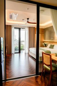 May Home Green Apartment