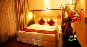 New Moon Hotel