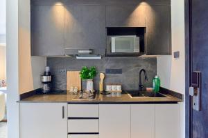 Altura Upper Hill Deluxe 5 - Rooftop Pool, Gym & Skyline Views