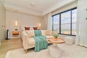 Altura Upper Hill Deluxe 5 - Rooftop Pool, Gym & Skyline Views
