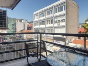 Xanthi TwoGether by Vacapers