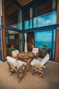 Venek Villa Suit