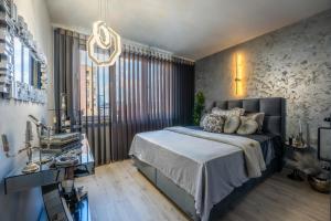 Roses Luxury Central Apartment