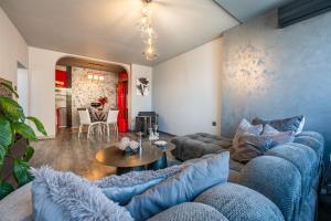 Roses Luxury Central Apartment