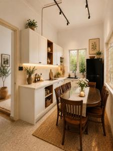 West Lake Peaceful Villa - Perfect for Groups by Anamoi Villa