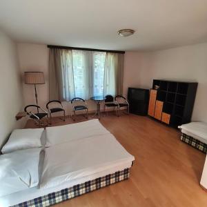 Private chat in a private room with privacy