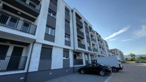 Miti Apartment with Marina View & Spa Access